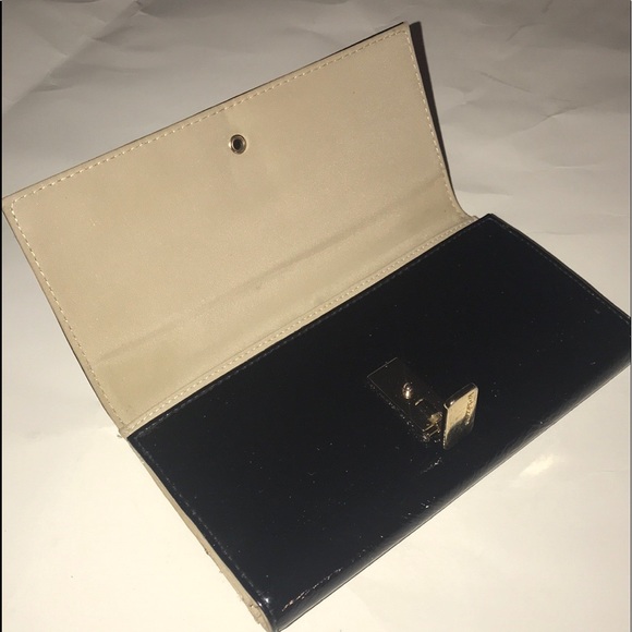 Liz Claiborne Black Patent Leather Trifold Wallet - Picture 7 of 9